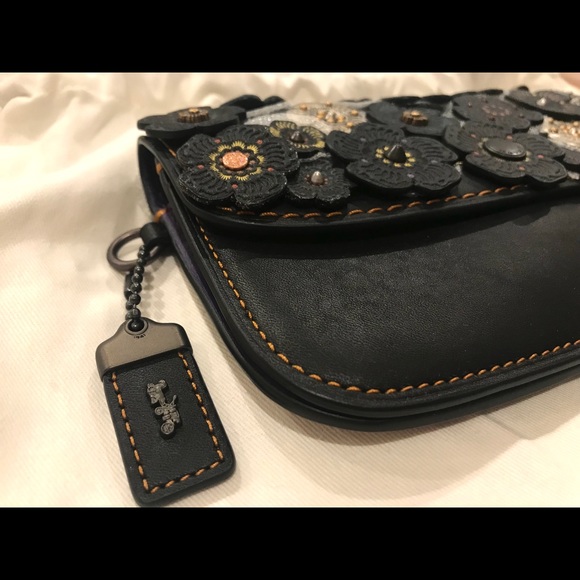 coach tea rose clutch